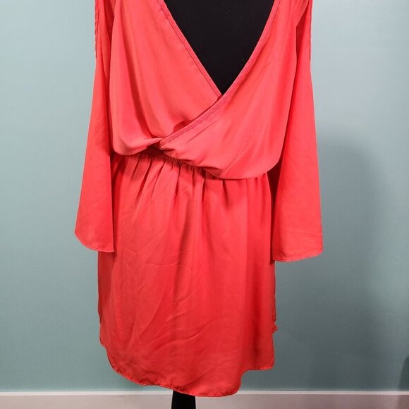 Sans Souci Coral Colored Cold Shoulder Dress Large
Lot K - Picture 2 of 6